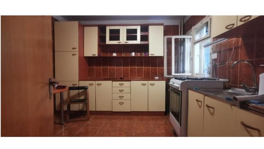 Apartament cu 2 camere semidecomandat în Baba Novac