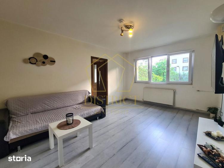 Apartament cu 3 camere semidecomandat în Dacia