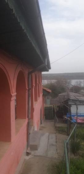 Casă cu 3 camere în Ostrov