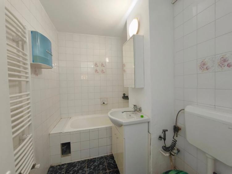 Apartament cu 3 camere decomandat, mobilat în Alfa