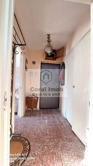 Apartament cu 3 camere semidecomandat, mobilat în Colentina