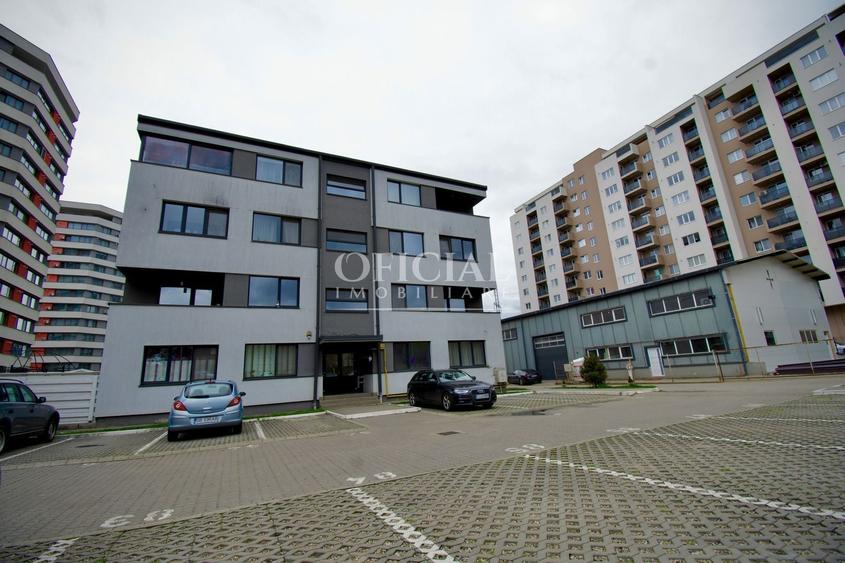 Apartament cu 3 camere semidecomandat, mobilat în Florești