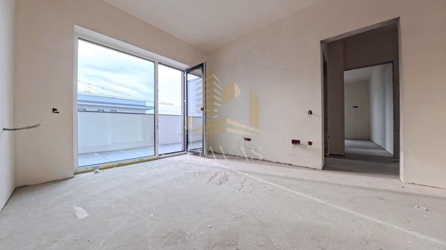 Apartament cu 3 camere semidecomandat în Baciu