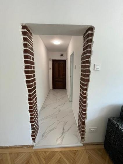 Apartament cu 3 camere semidecomandat în Drumul Taberei