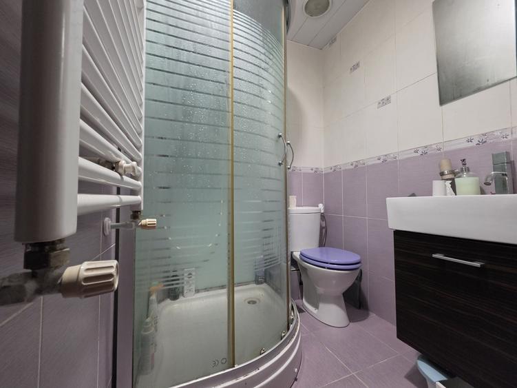 Apartament cu 4 camere decomandat în Lazaret