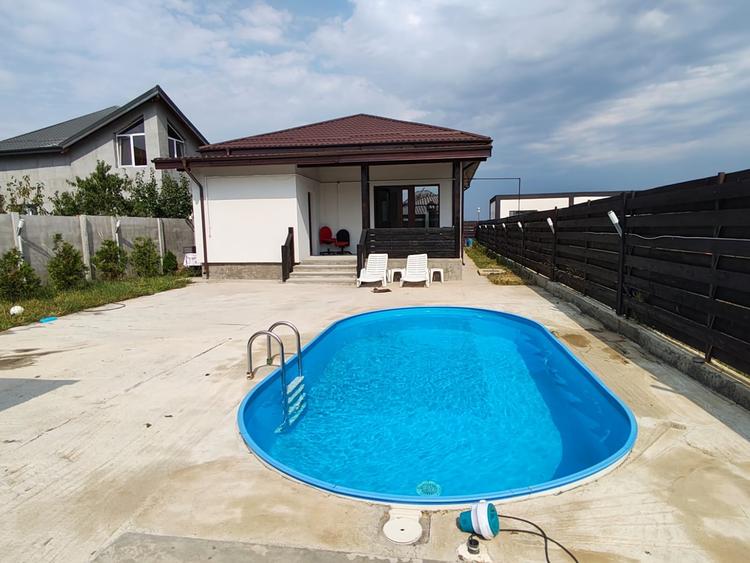 Casă cu 3 camere cu Piscina în Săbăreni