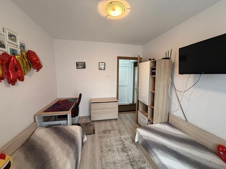 Apartament cu 3 camere decomandat în Lenin