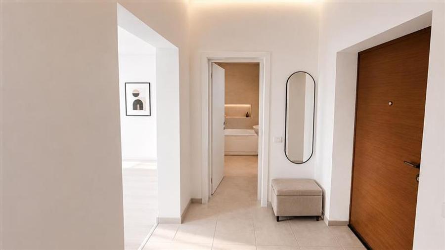 Apartament cu 2 camere decomandat, mobilat în Exterior Est