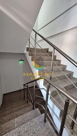 Apartament cu 3 camere semidecomandat în Berceni
