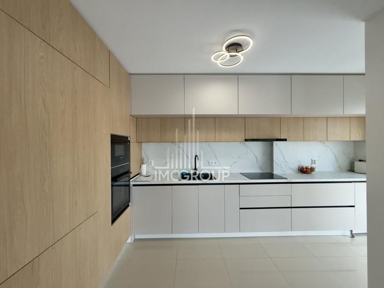 Apartament cu 3 camere semidecomandat, mobilat în Florești