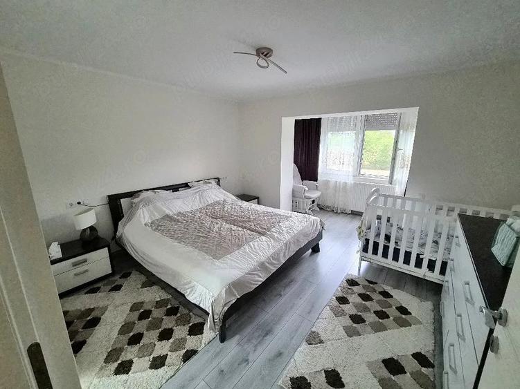 Apartament cu 4 camere decomandat în Micro 17