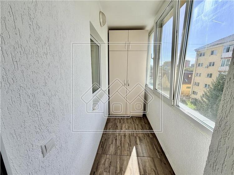 Apartament cu 4 camere decomandat în Vasile Aaron