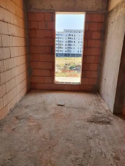 Apartament cu 2 camere decomandat în Titan