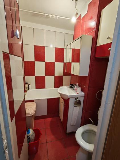 Apartament cu 2 camere decomandat în Roșu