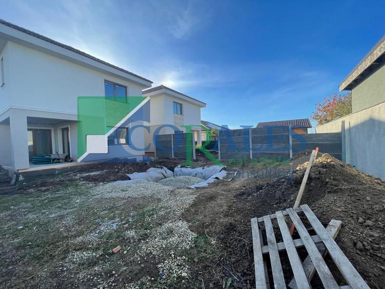Duplex cu 4 camere cu Canalizare în Dumbrăvița