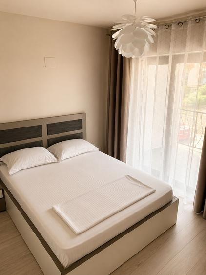 Casă individuală cu 4 camere cu Teren 200 Mp în Central