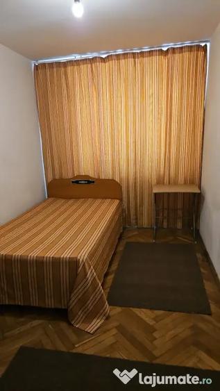 Apartament cu 4 camere decomandat în Central