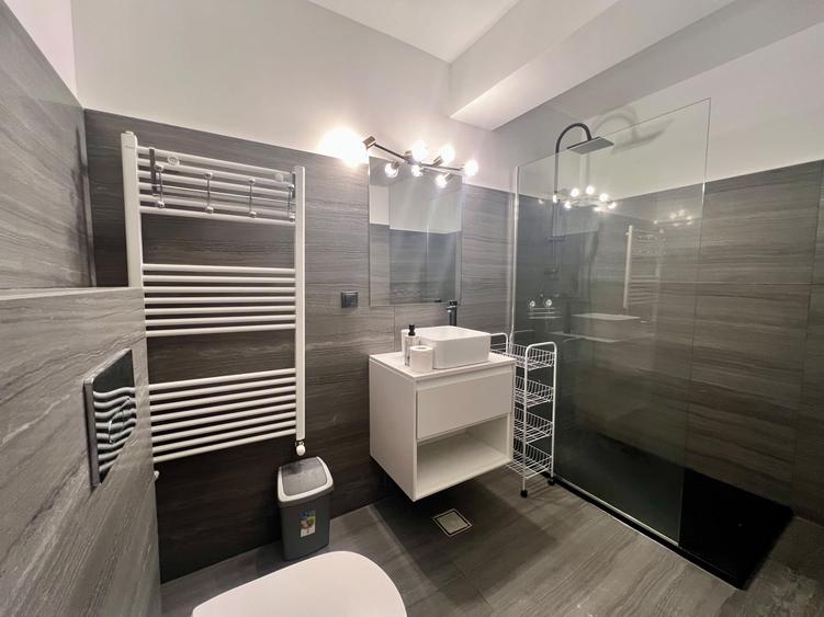 Apartament cu 2 camere semidecomandat, mobilat în Dâmbul Rotund