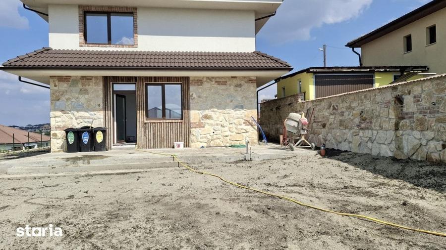 Casă cu 4 camere cu Teren 450 Mp în Apahida