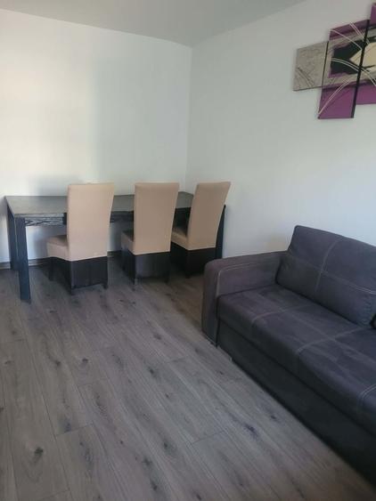 Apartament cu 3 camere decomandat în Romanești