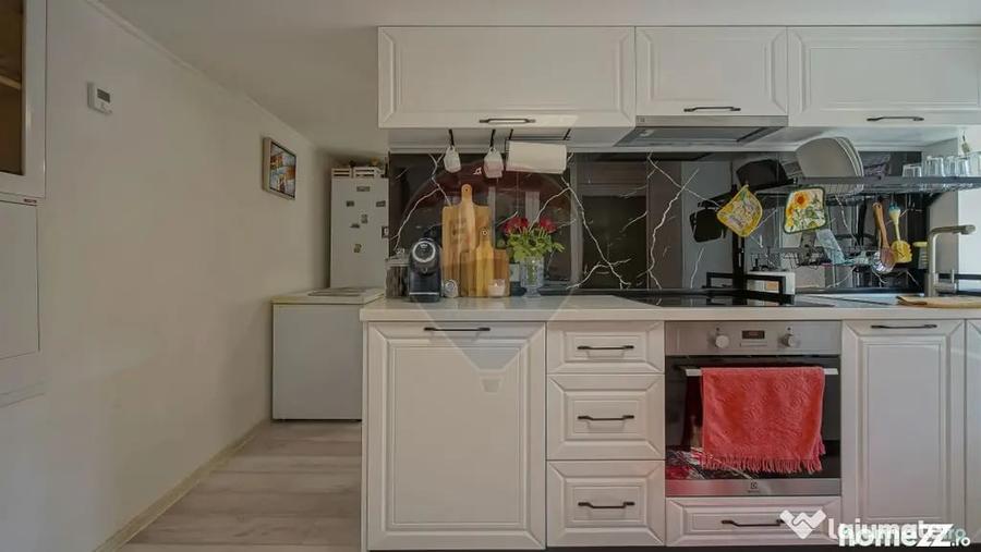 Casă cu 6 camere cu Teren 494 Mp în Vulcan