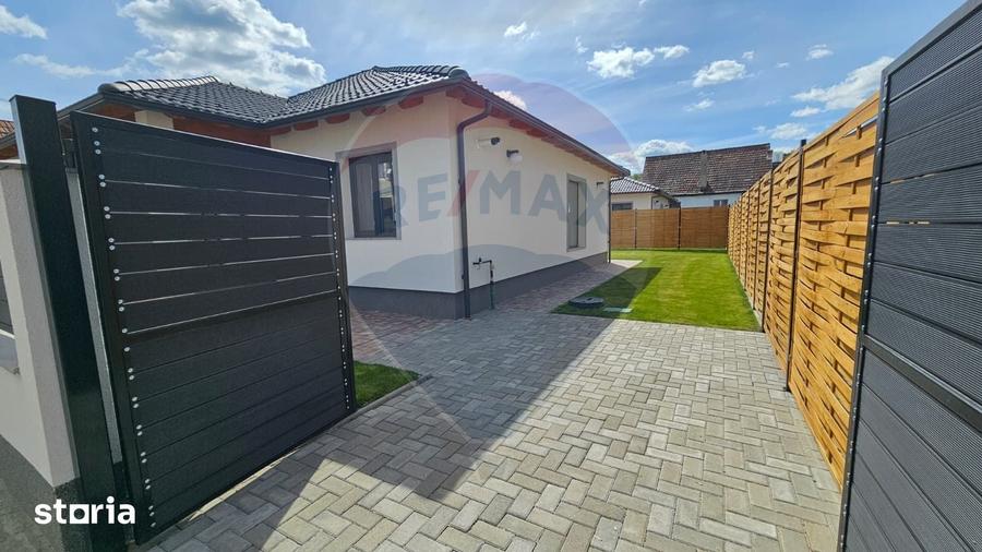 Casă cu 3 camere cu Teren 300 Mp în Central