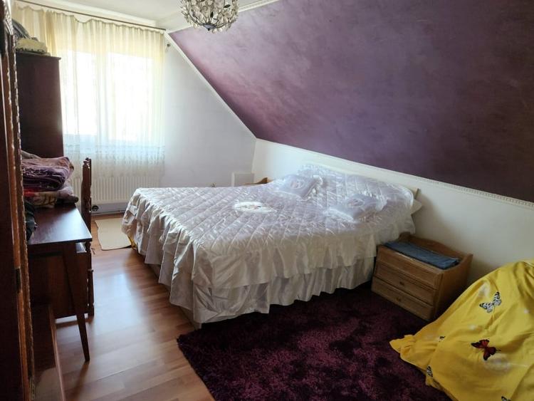 Casă individuală cu 6 camere cu Canalizare în Luna de Sus