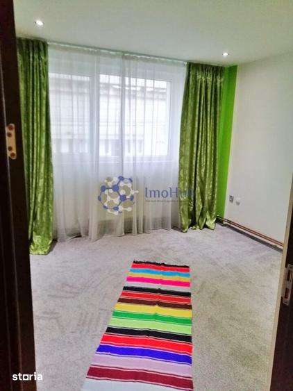 Apartament cu 3 camere, mobilat în Central