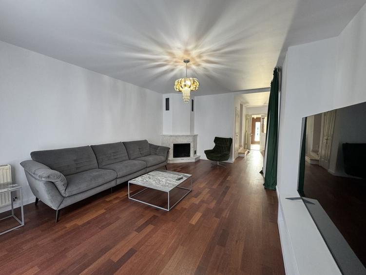 Duplex cu 4 camere cu Piscina în Iancu Nicolae