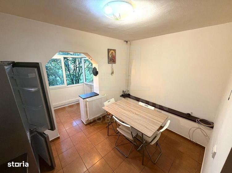 Apartament cu 3 camere decomandat în Rovine