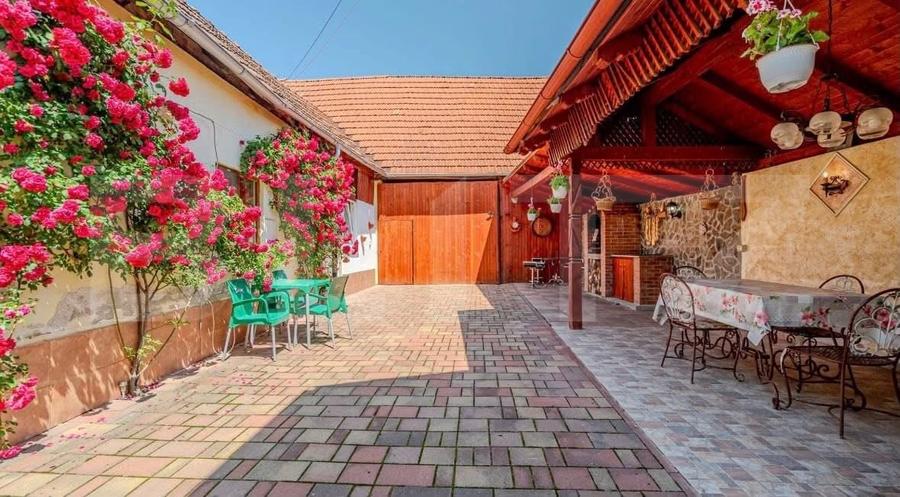 Casă individuală cu 5 camere cu Garaj în Feldioara (Ucea)
