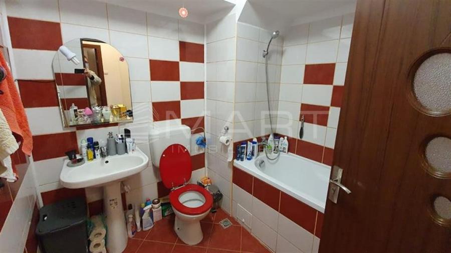 Apartament cu 2 camere semidecomandat în Vasile Aaron
