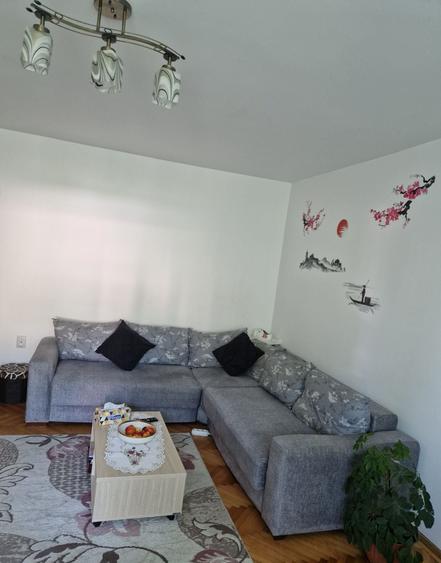 Apartament cu 3 camere semidecomandat în Central