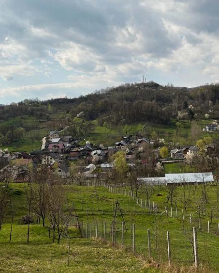 Casă cu 3 camere cu Teren 550 Mp în Vulcana de Sus