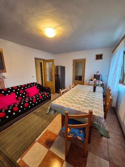Casă individuală cu 4 camere cu Teren 1718 Mp în Siretu (Săucești)