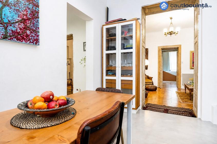 Apartament cu 6 camere, mobilat în P-ța Victoriei