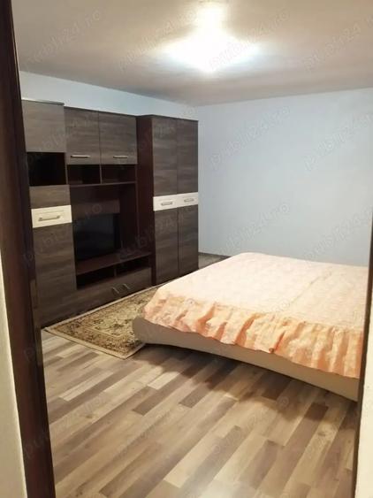 Casă cu 4 camere cu Teren 5000 Mp în Central