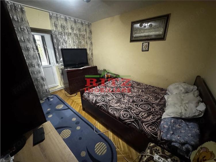 Apartament cu 3 camere decomandat în Bd. A.I.Cuza