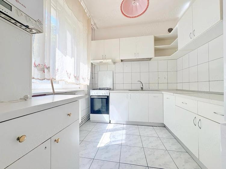 Apartament cu 3 camere decomandat în Aradului