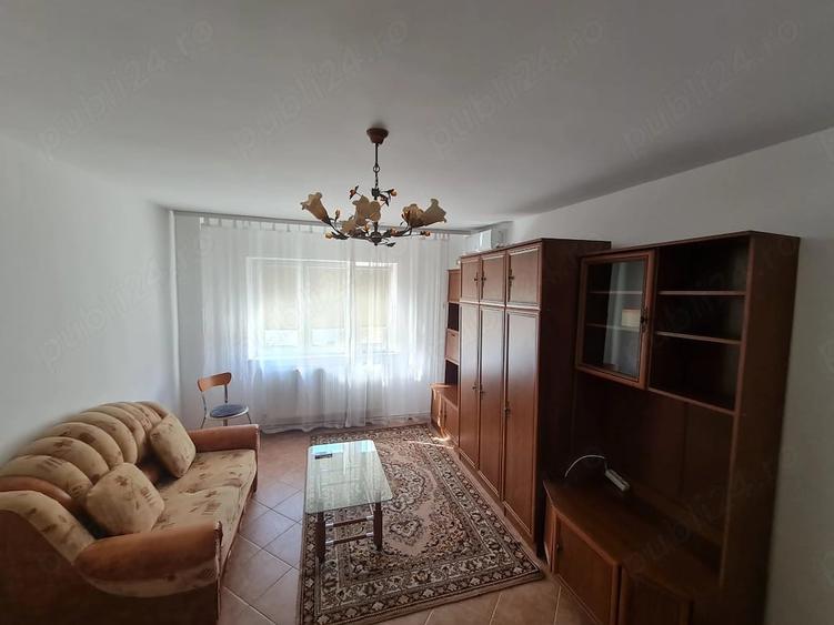 Garsonieră decomandată în Podul de Fier