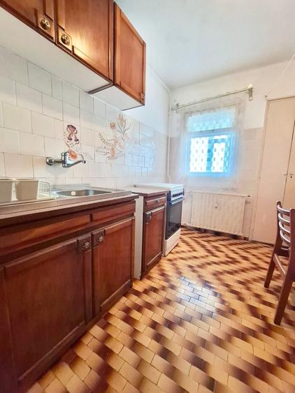 Apartament cu 4 camere decomandat, mobilat în Colentina