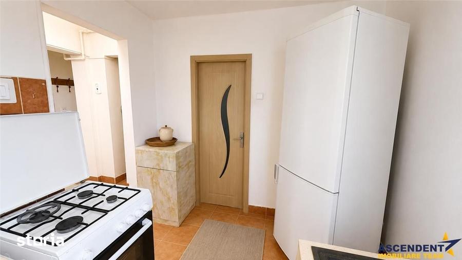 Apartament cu 2 camere decomandat în Rovinari