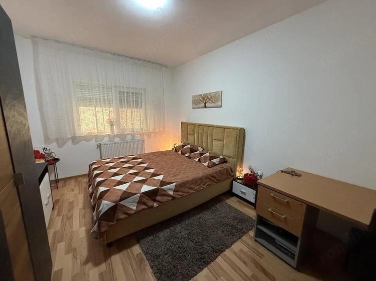 Apartament cu 3 camere semidecomandat în Sânandrei