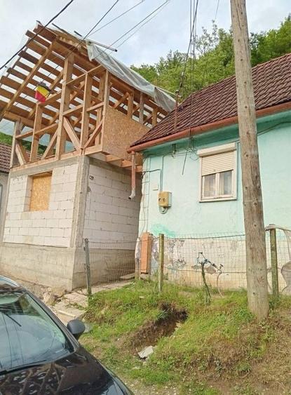 Casă cu 4 camere în Rusca