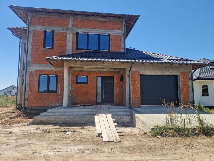 Casă cu 4 camere în Domnești