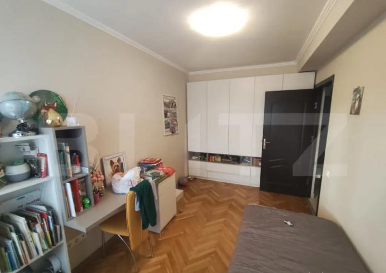 Apartament cu 4 camere decomandat în Decebal
