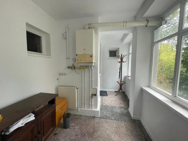 Apartament cu 4 camere decomandat în Republicii