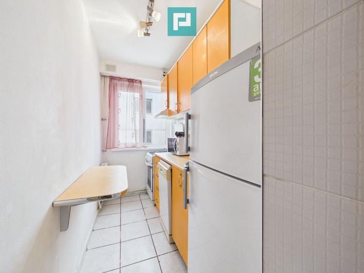 Apartament cu 3 camere semidecomandat, mobilat în Spitalul Județean
