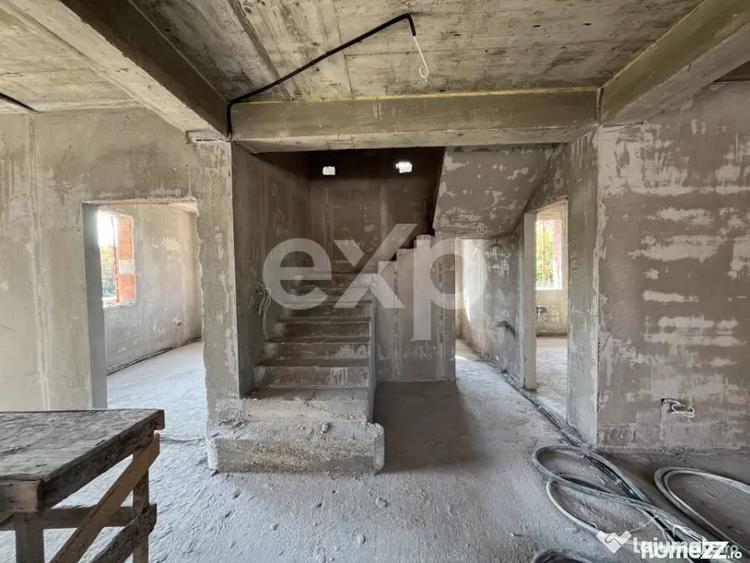 Casă cu 6 camere cu Teren 400 Mp în Corbeanca