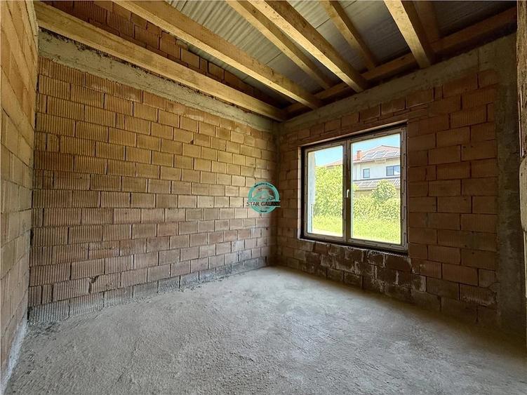 Casă cu 3 camere cu Teren 400 Mp în Corunca